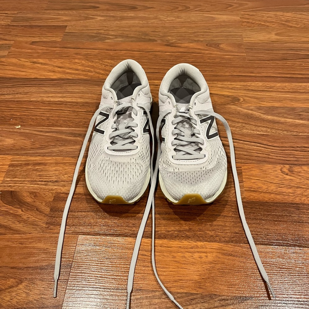 Light shoes size 7.5